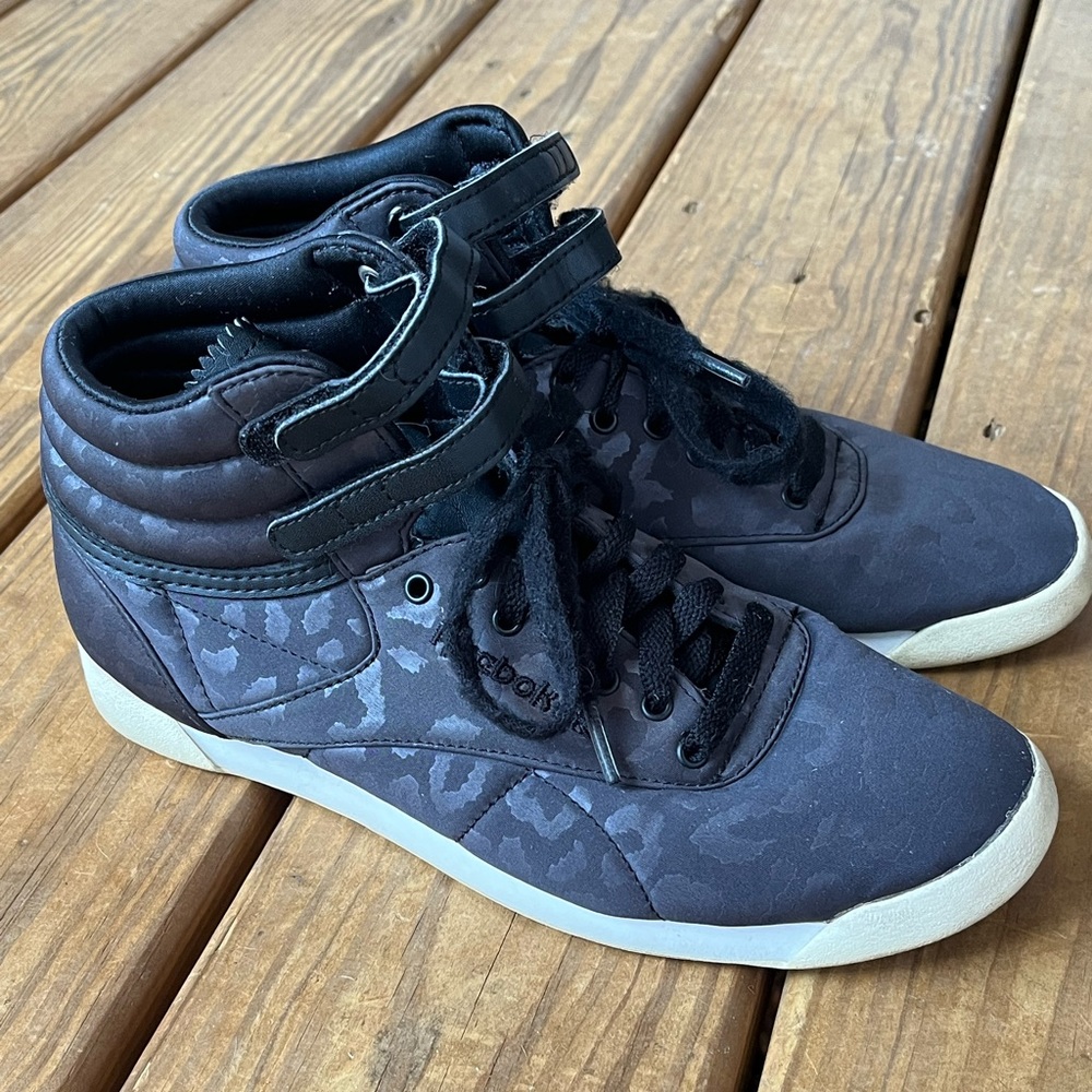 Reebok Womens 9 Hi Top Black Classic Sneakers